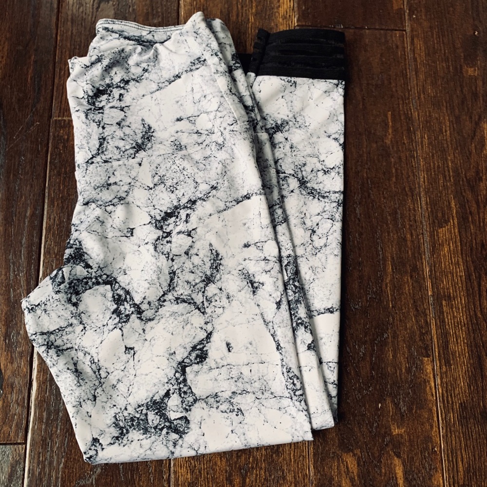 ONZIE Ritz Yoga Midi-Capri 🤩 - Picture 7 of 7